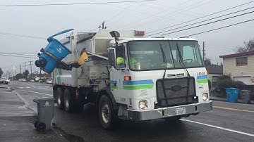 Autocar ACX • Heil DuraPack Python Garbage Truck