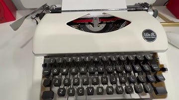 Typecast Retro Typewriter by We R Memory Keepers Review