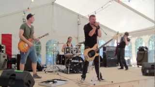 Aces Twos - Sweating Like Hell At Concert