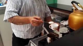 كيفية تحضير قهوة ززوة (قهوة بالحليب) بالمغربي مع الشيف الغول