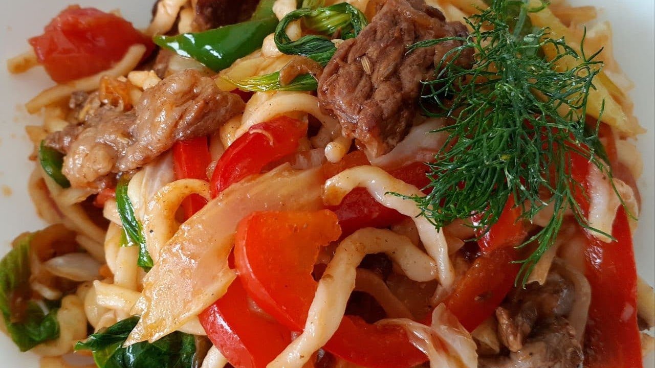 世界一焼きうどん！ラグマン。Qovurma lag`mon