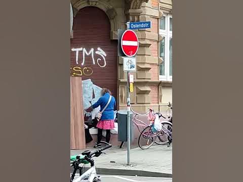 Ненужные вещи на улице Германии #shorts - YouTube