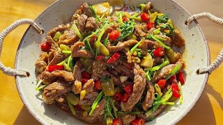 越吃越想吃的双椒炒牛肉，酸辣开胃太下饭了，辣椒爱好者必做必做【爱做饭的多多妈】