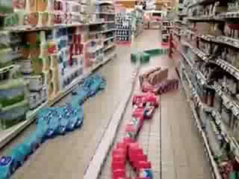 Dominos géant dans un magasin Cora