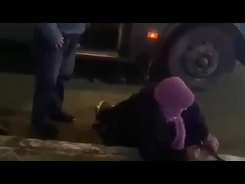 Пенсионерку выбросили из автобуса. Real Video