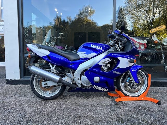 YAMAHA YZF600R THUNDER CAT 1998 WHITE & BLUE QUICK REVIEW & START