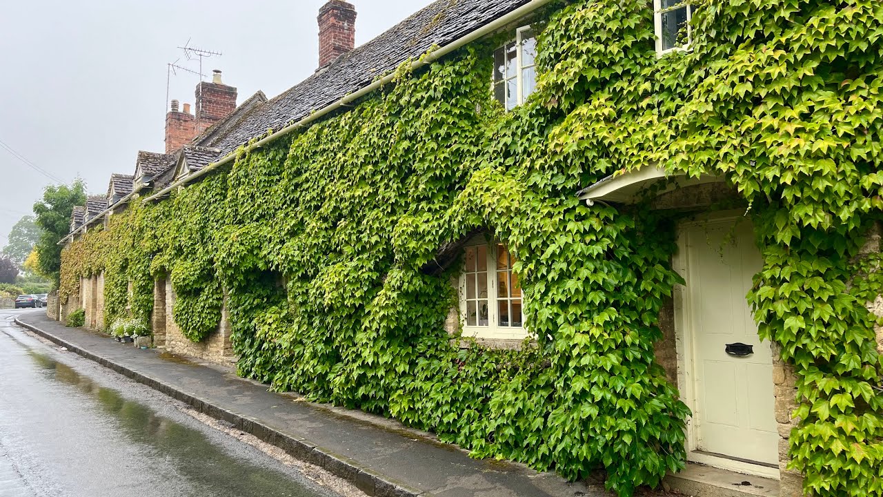 Rainy Day Walk in a Dreamy Cotswold Village - ENGLAND
