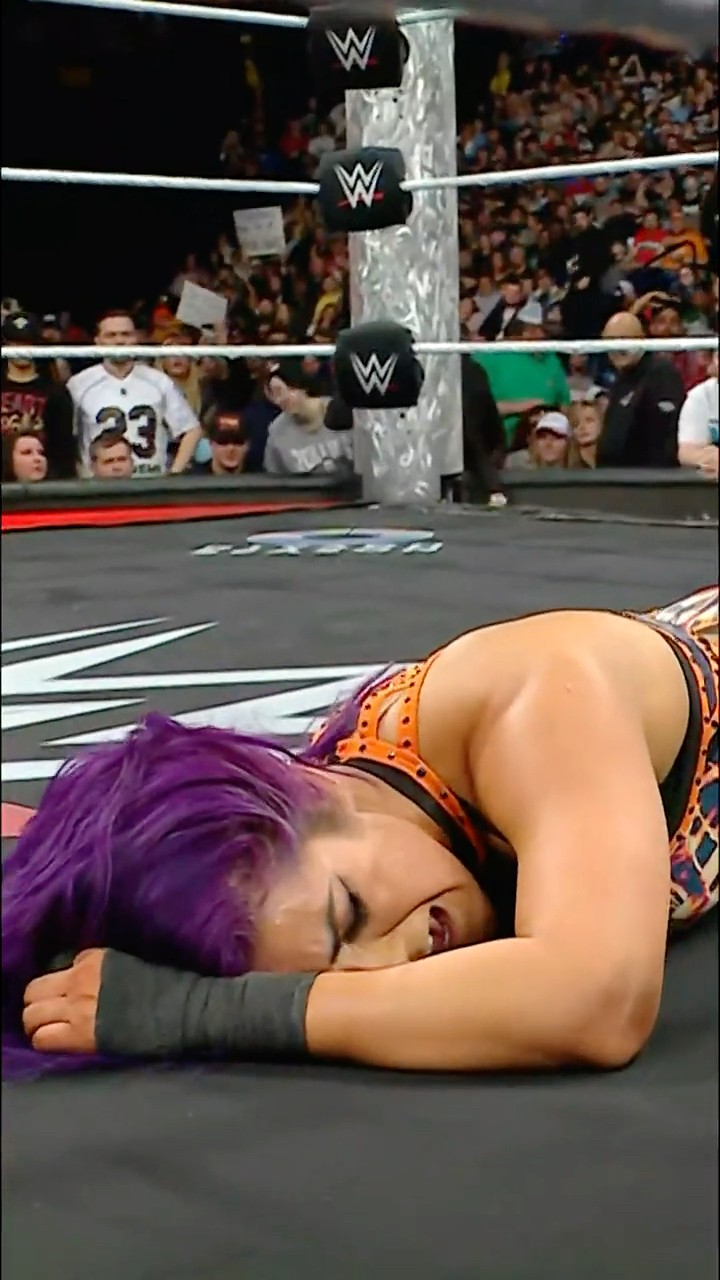 Bayley, SEE YA AT #WWEChamber!!! ⛓️? #RawOnNetflix #WWERaw