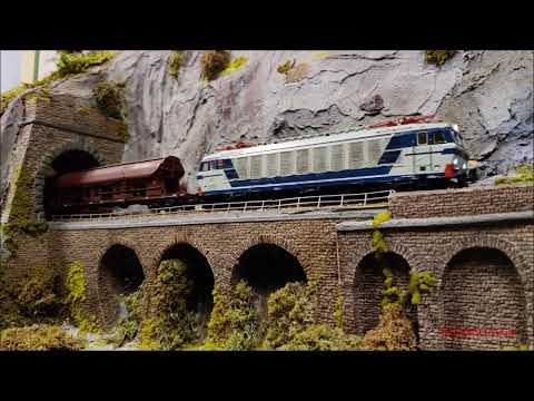 TIGRE E.632-030 CON CARRI MERCI TRAMOGGE PER CEREALI SUL PLASTICO DEL CUNIFER. SAB. 31 - 1 - 2026.