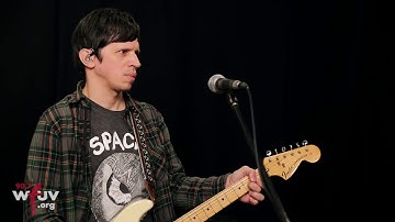 Kurt Vile - "Loading Zones" (Live at WFUV)