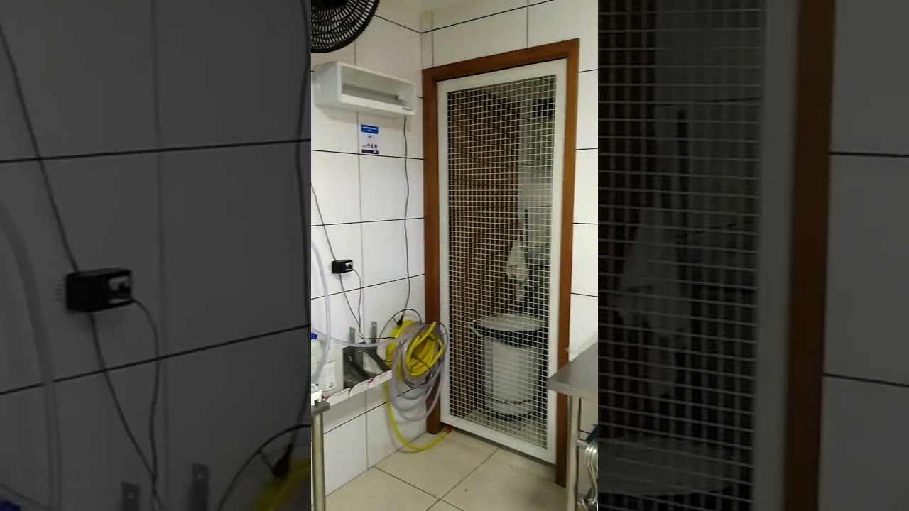 Limpeza de  moedor de carne com Peroxy Protein Limpador Multiuso Spartan.