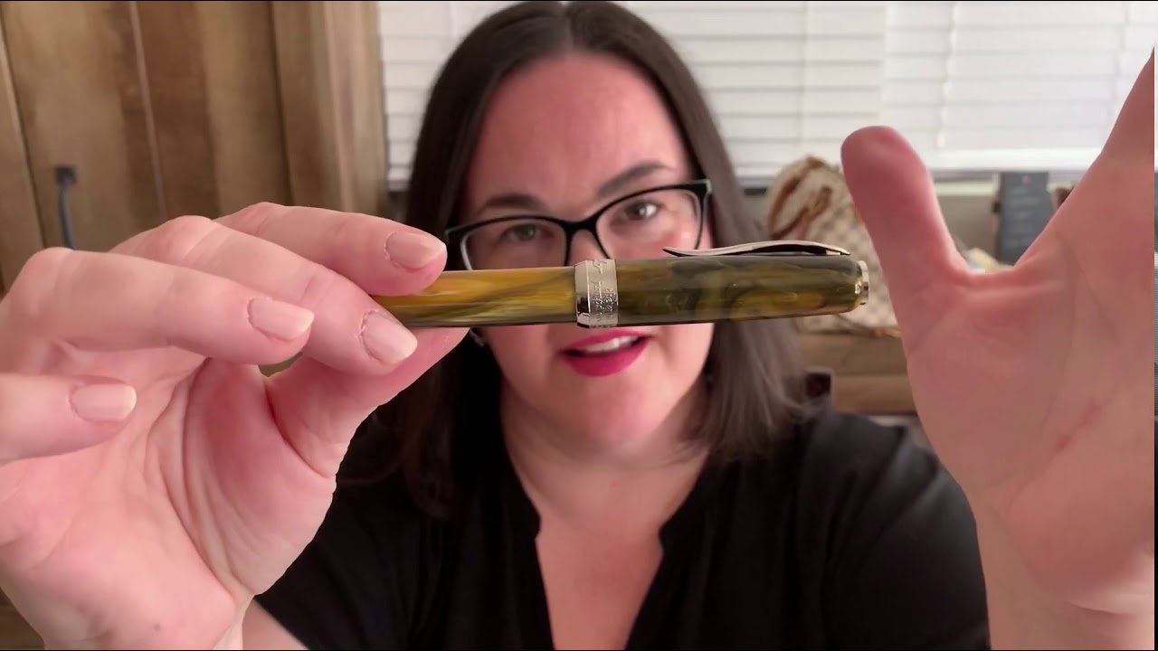 Looking at the Pineider La Grande Bellezza Tigers Eye fountain pen