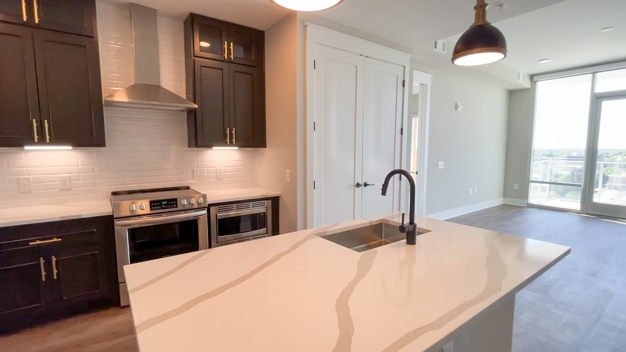 LUXURY Two Bedroom Apartment in Uptown Charlotte, NC 500 West Trade