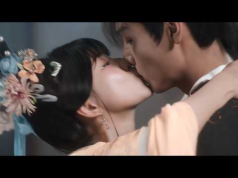 Seductive concubine openly loves cold prince; emperor sees and punishes her all night.