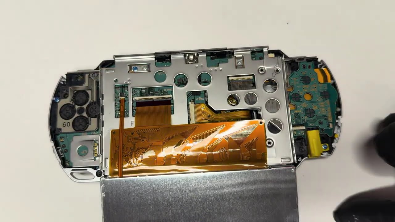 How To Replace A Screen For The PSP-1000