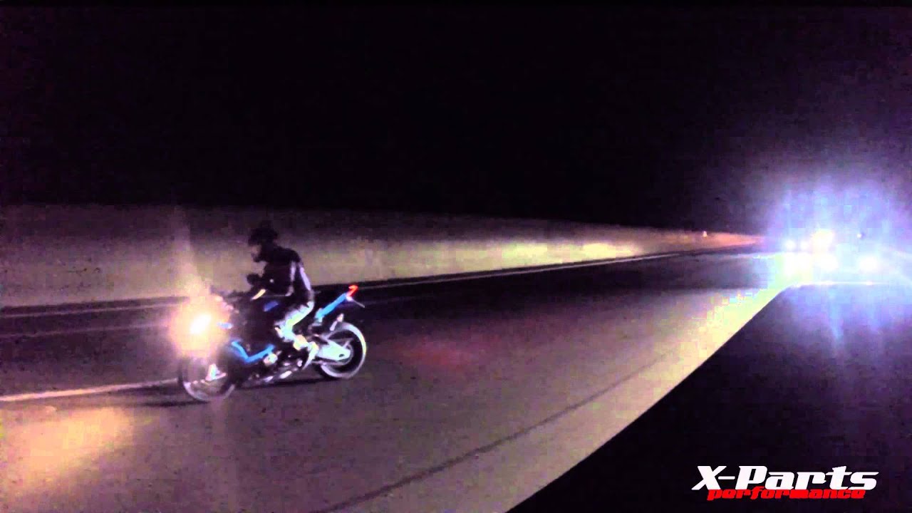 Golf 2 VR6 Turbo Turbo-Impression vs. BMW S1000RR Bike