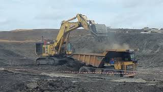 EXCAVATOR KOMATSU PC 1250 LOADING OB DI TAMBANG