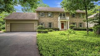 501 Pin Oak Ct, St Charles, IL Presented by The Kombrink Team.