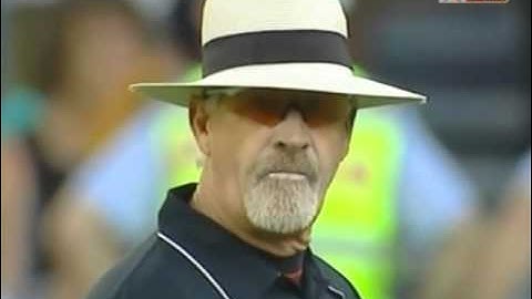 Sachin refuses to walk after massive edge to Gilchrist, even Shastri (Mr BCCI) can