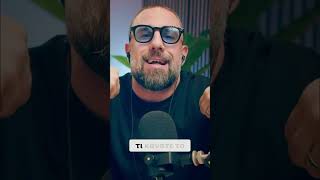 ΦΤΑΝΕΙ ΠΙΑ με αυτές τις UGG και την κάλτσα