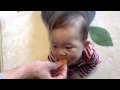 ユイ 生後5ヶ月 みかんをなめさせてみた