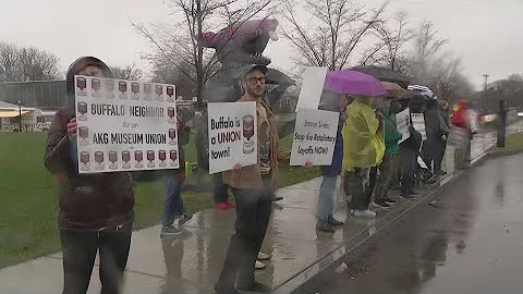 AKG Workers United rally in protest of museum layoffs