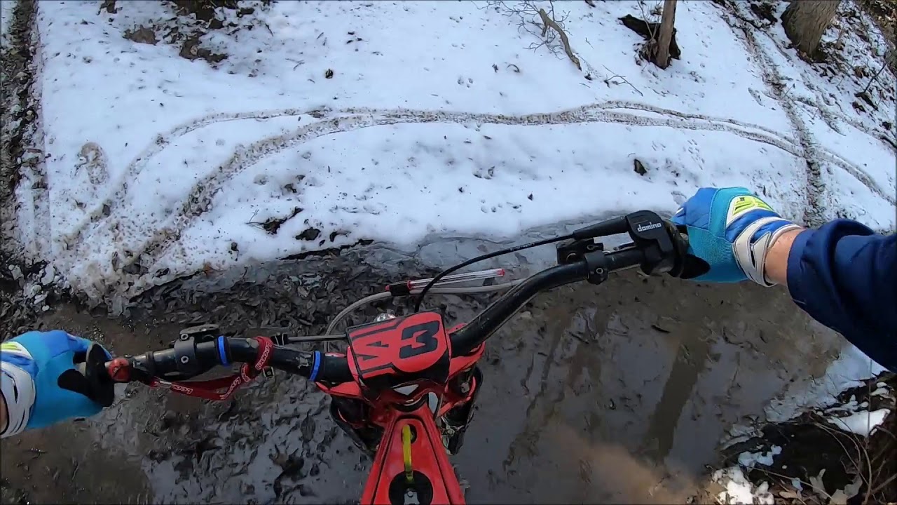 GasGas 300 TXT Racing playing around in the snow