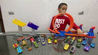 HOT WHEELS FIRLATMALI YARIŞ PİSTİ YARIŞMA OYUNCAK ARABA ÇOCUK VİDEO BOYS GAME FUNNY screenshot 4