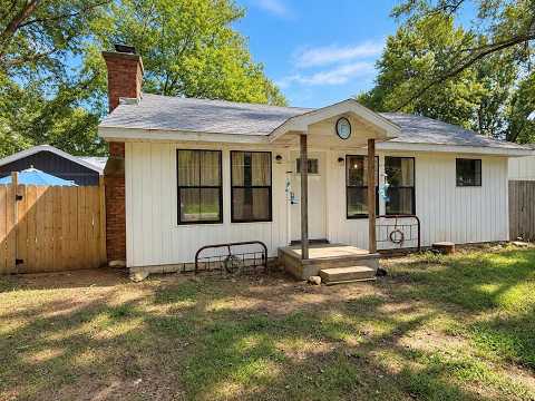 4159 Riverside Rd, Benton Harbor, MI home video tour