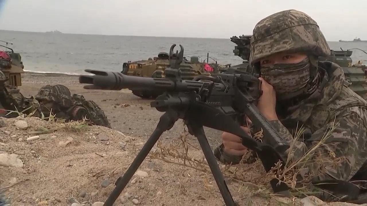 South Korea and US hold joint amphibious landing drills - YouTube