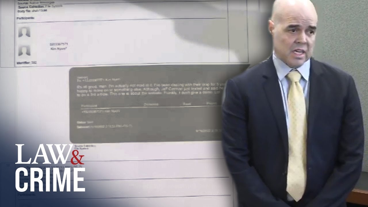 Роберт Теллес ухмыляется, говоря о твитах, которые он написал об убитом репортере