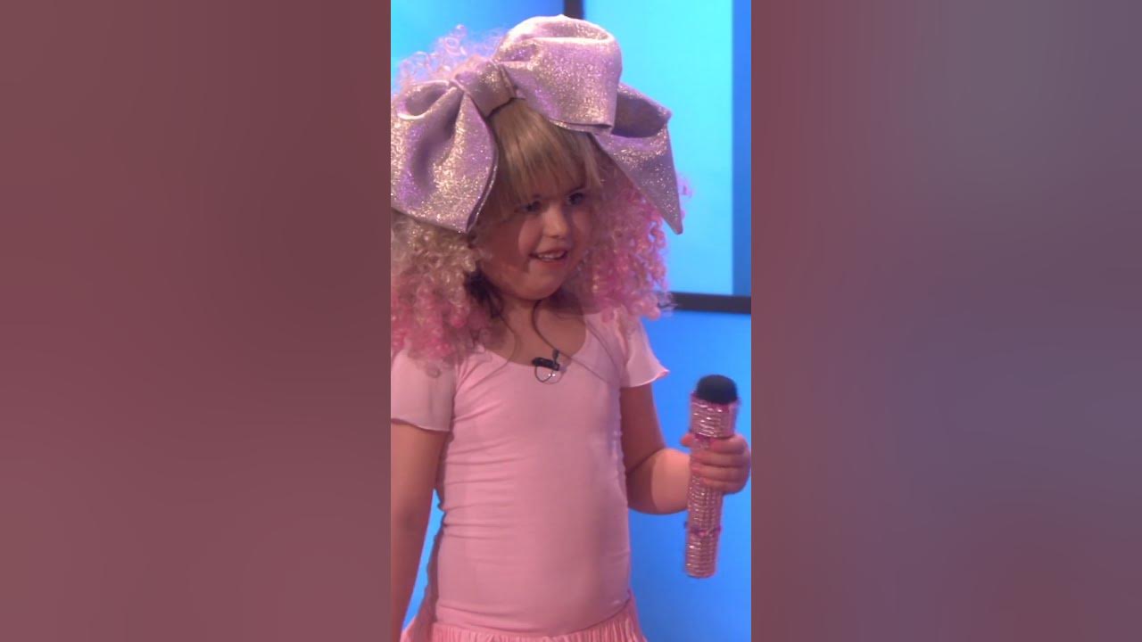 "We got to meet someone famous!!" 😂 #sophiagrace #rosie #nickiminaj