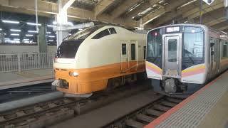 終点の新潟駅に到着する白新線のE129系電車と停車中のE653系 特急いなほ（新潟県）JR EAST Hakushin Line & INAHO Niigata Station JAPAN TRAIN