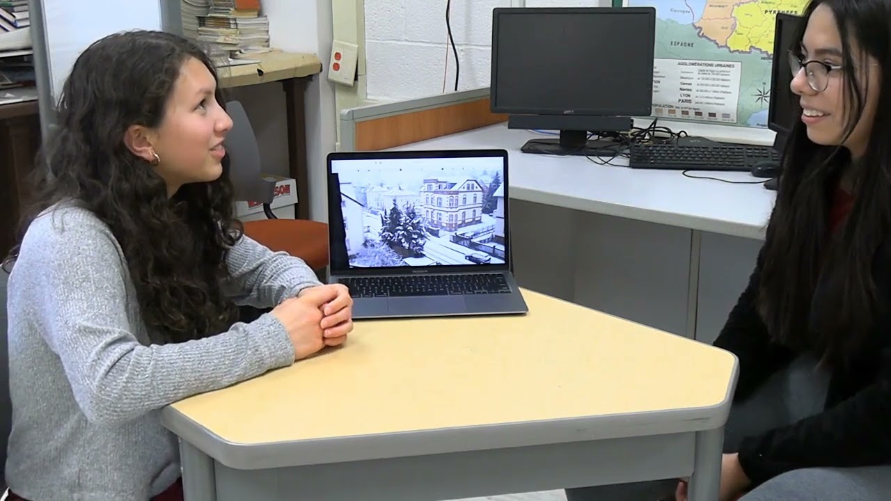 Elena and Shania - German "Window Swap" Example