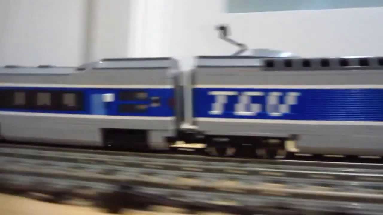 LEGO TGV vs Horizon Express 10233 high speed 9V trains 