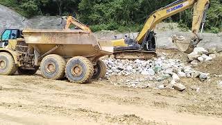 Caterpillar vs XCMG #dumptruck #6x6 #excavator