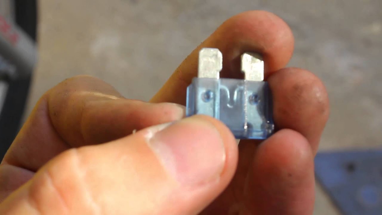 Trocando o fusível da Burgman 125