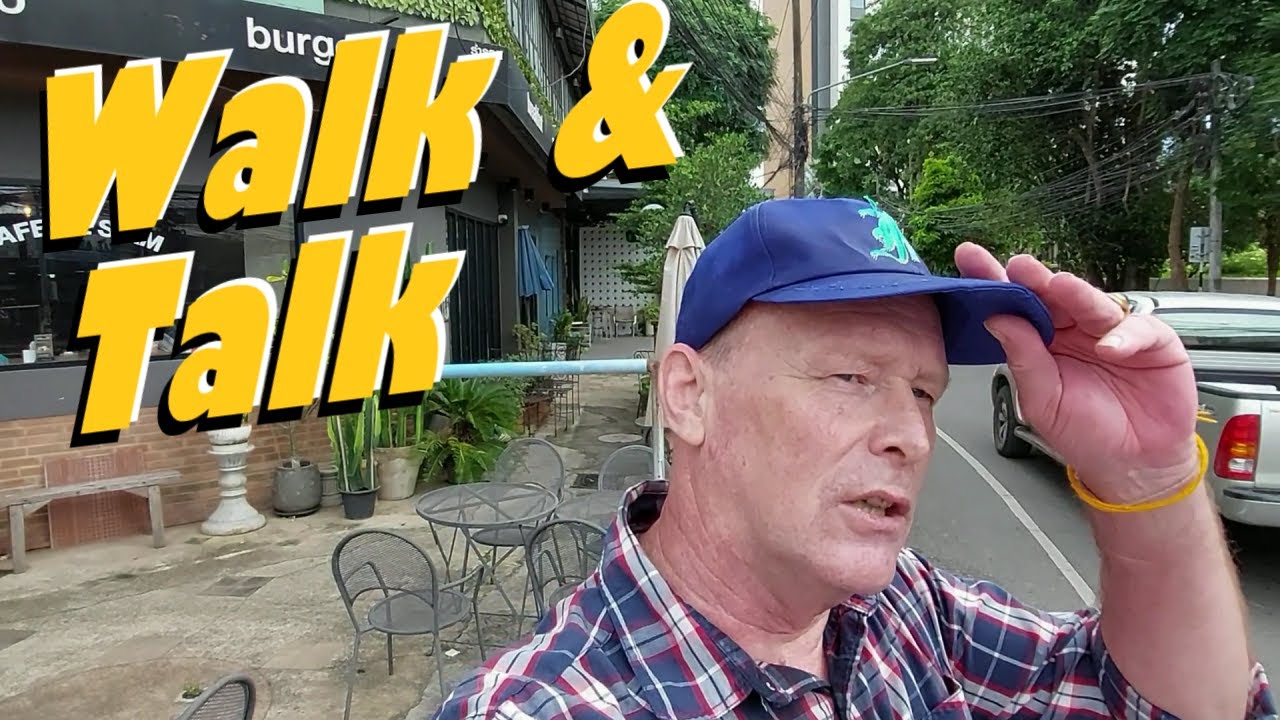 Walk & Talk at LOI KROH ROAD in CHIANG MAI, Thailand !