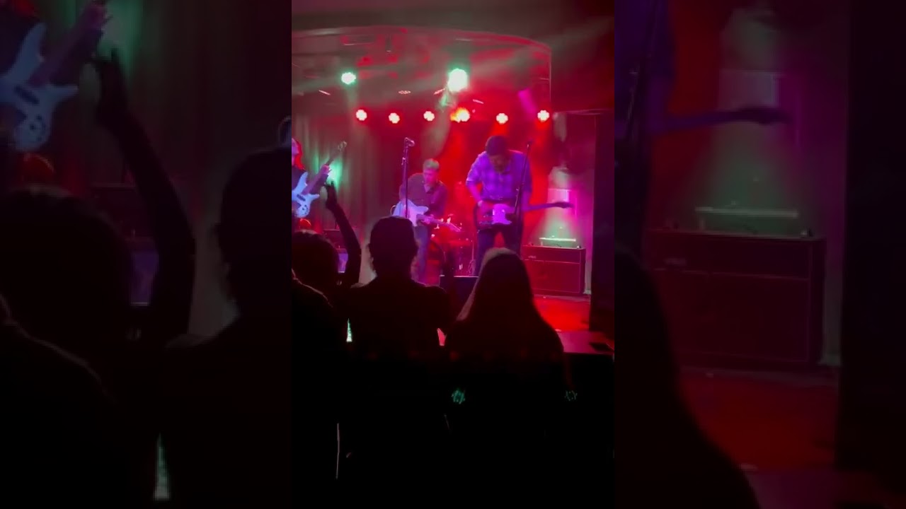 Смотреть «Elevator - Sour Magic at Globe Hall» на YouTube Смотреть «Elevator - Sour Magic at Globe Hall» на YouTube