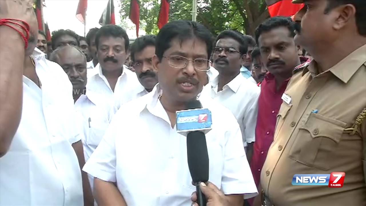 Cauvery issue: Farmers stage rail blockade condemning Centre at Salem | News7 Tamil