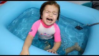 Buğlem Evde Havuza Gi̇rdi̇ Annesi̇ Şaka Yapti Ağladi Vlog