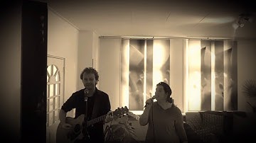 Fly me to the moon by Frank Sinatra / Lucky by Jason Mraz mashup.