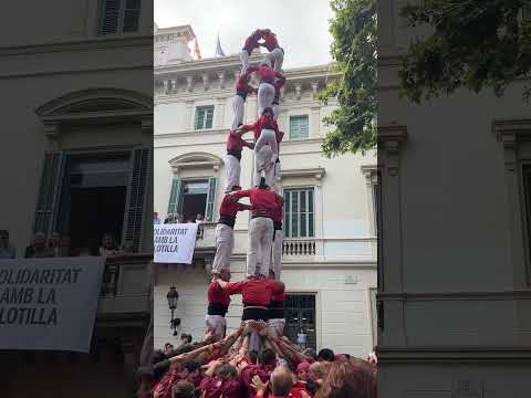 Castellers de Barcelona: 3 de 8 - Festa Major de Sarrià 2025