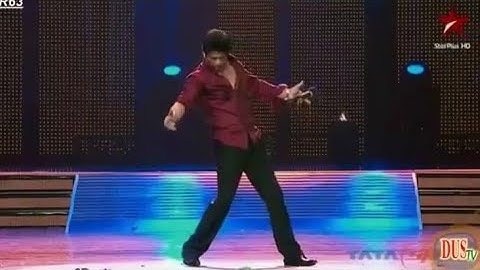 Shah Rukh Khan Signature Pose At Award Show Performance | Tujhe Dekha Toh Ye Jaana Sanam | SRK VEVO