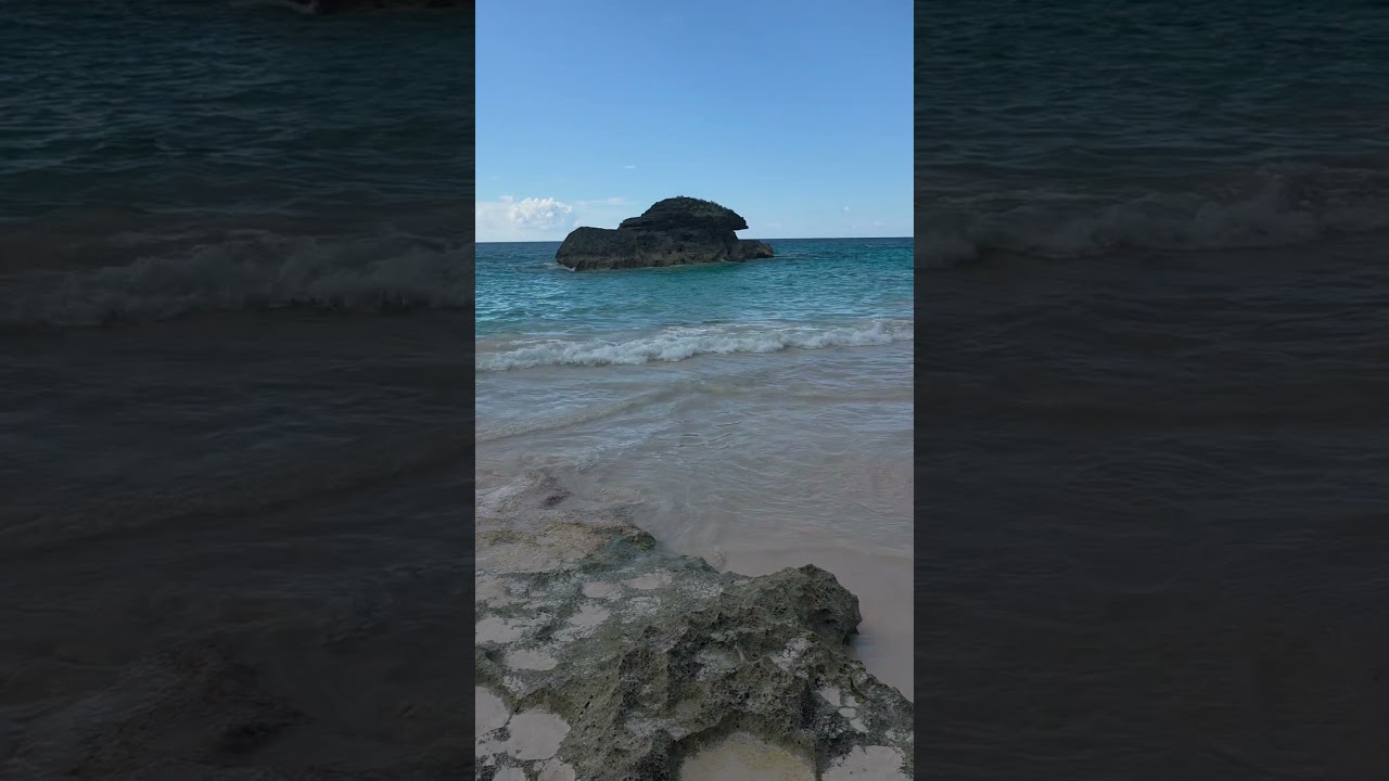These Bermuda Waves Were MESMERIZING 🌊🇧🇲 | Horseshoe Bay Beach