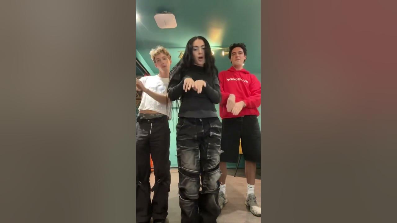 epic choreo moment incoming on sweat tour !