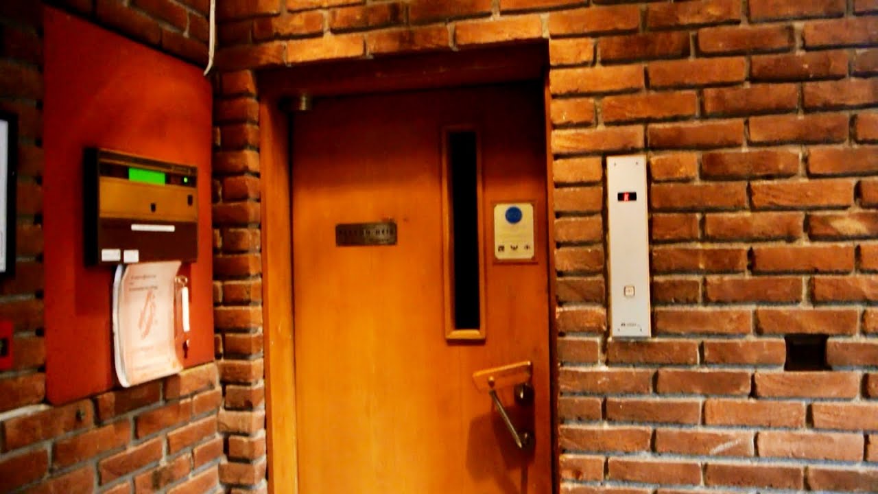 1958 classic wooden elevator (mb: Ameco-Hamar) @ Folkets hust in Porsgrunn, Norway