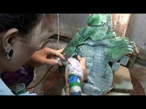 Vidéo: Jade Et Exosquelette Sculptés