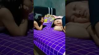 Mbak Anisa Lagi Tidur.... Jill Main Hp Di Jidatnya Wkwk