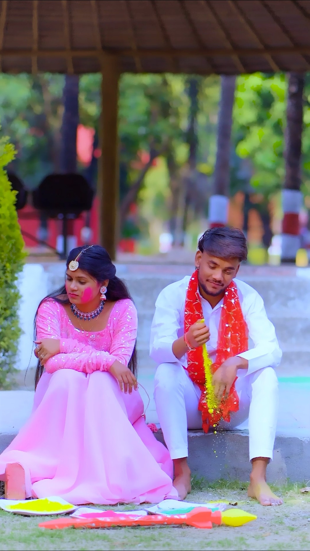holi ke rang unko Mubarak jinki zindagi me rang ho